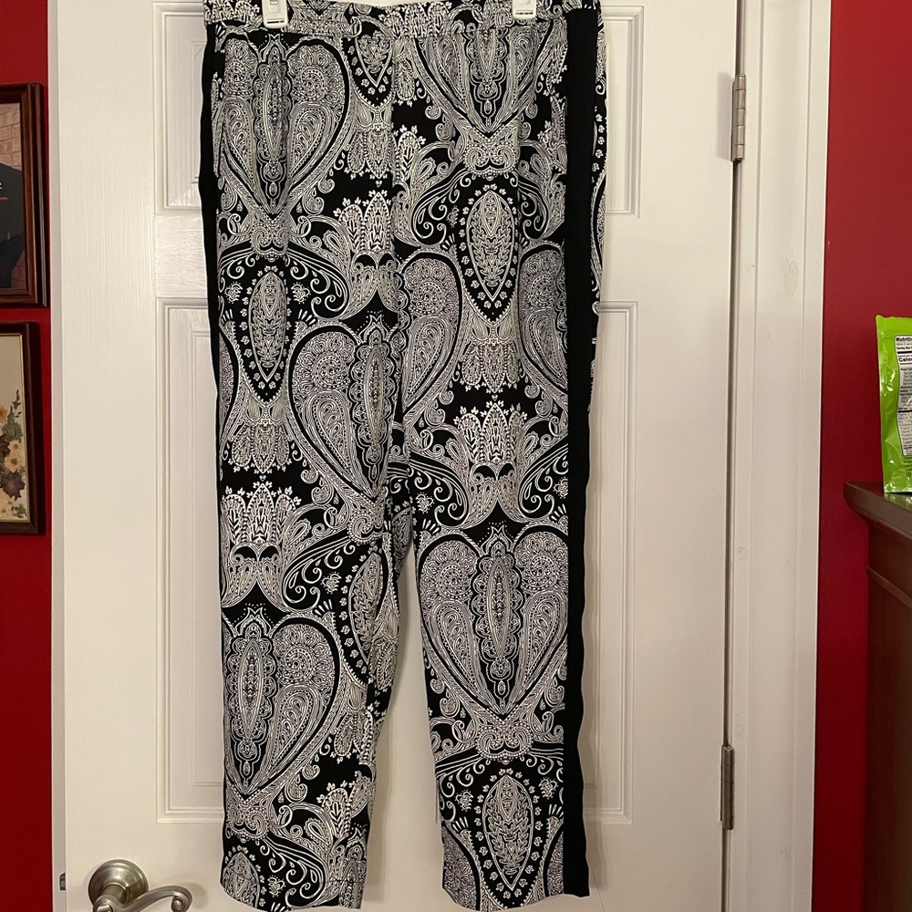 Chicos pants size 2 (us size 12)